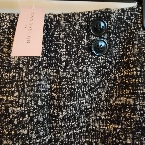 NWT Ann Taylor Pencil Skirt With Side Zipper, Two Buttons on the Front. Sz 0P - Picture 2 of 5